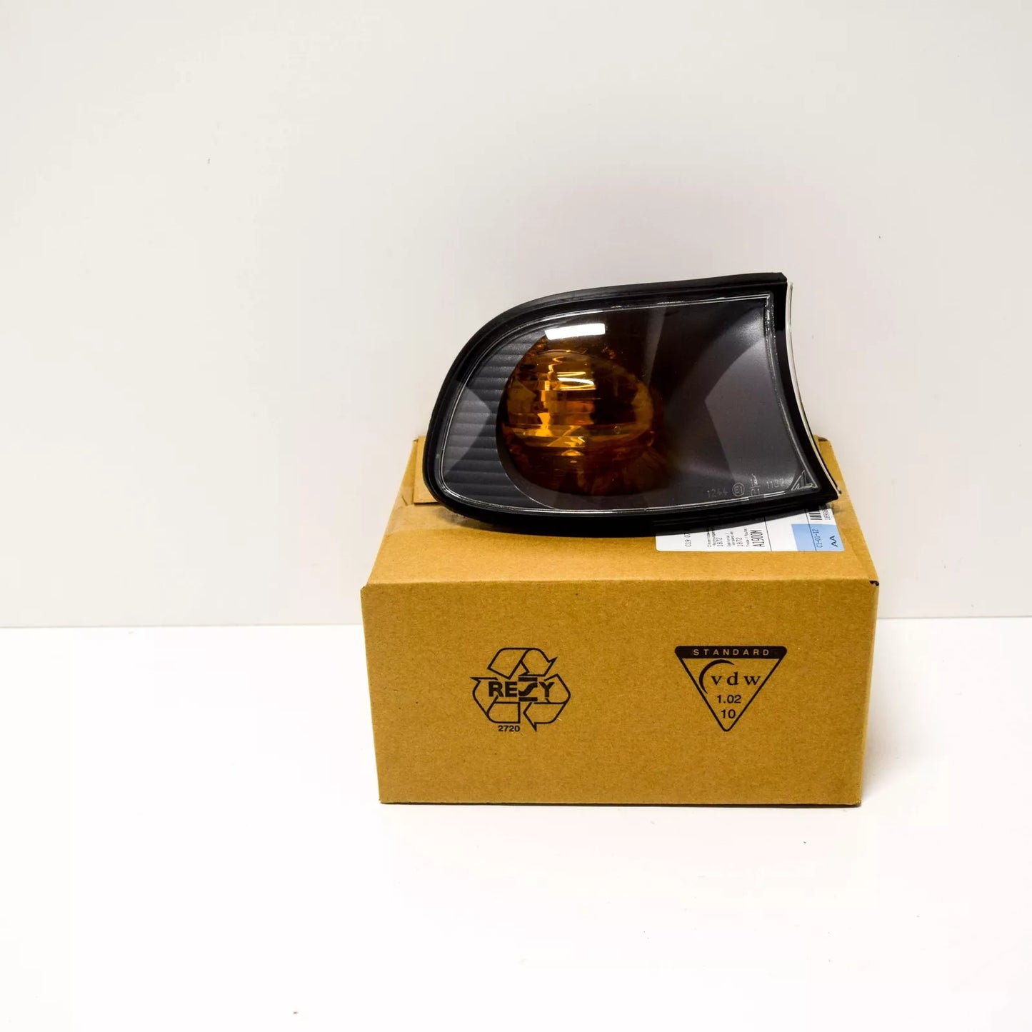 NEW BMW E46 COMPACT RIGHT TURN CORNER LIGHT 6924950 63136924950 ORIGINAL