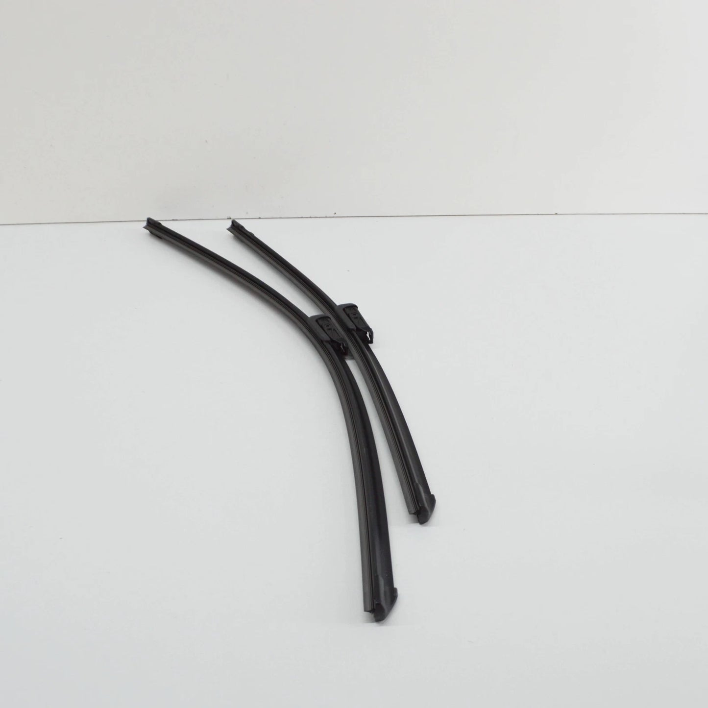 NEW VW SCIROCCO MK3 FRONT WINDSCREEN WIPER BLADES SET LHD 1K8998002 ORIGINAL