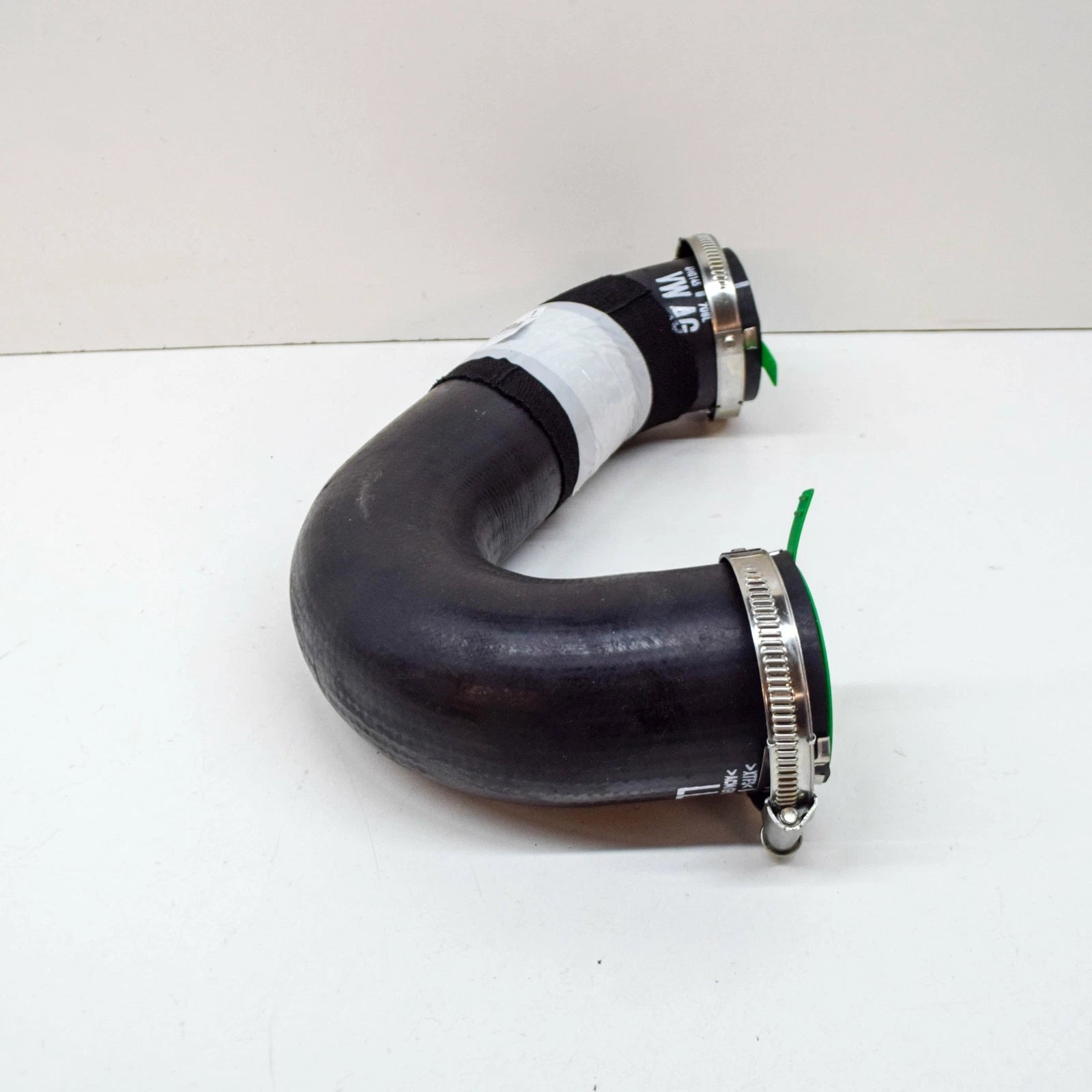 NEW AUDI Q7 4M RIGHT SIDE INTERCOOLER LOWER HOSE 4M0145708L