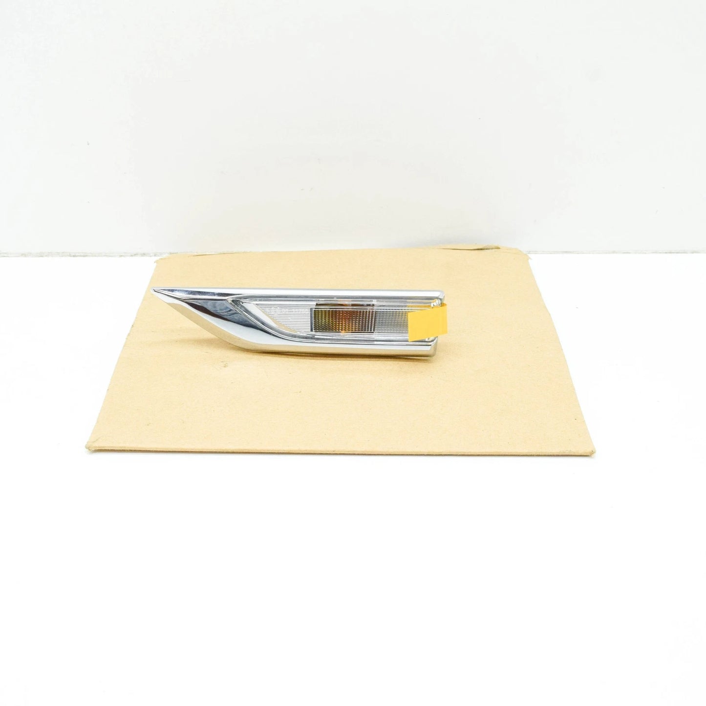 NEW VW CADDY 2K MK3 FRONT LEFT FENDER TURN SIGNAL INDICATOR 2K5949101A ORIGINAL