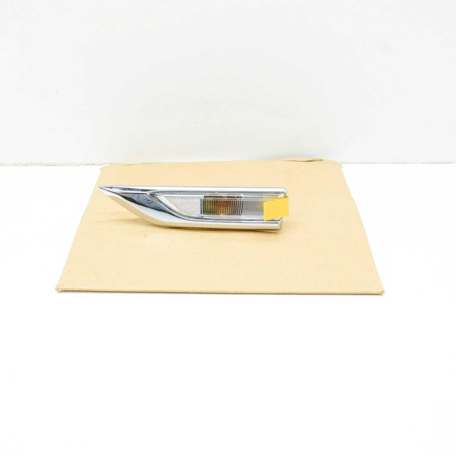 NEW VW CADDY 2K MK3 FRONT LEFT FENDER TURN SIGNAL INDICATOR 2K5949101A ORIGINAL