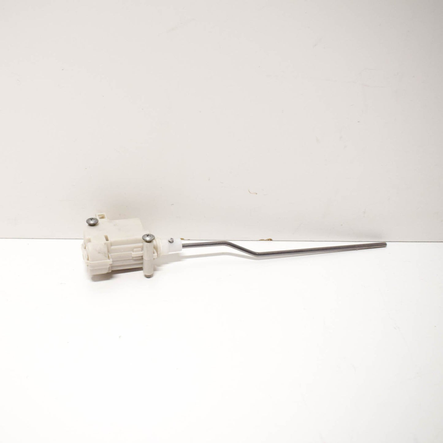 NEW VOLKSWAGEN GOLF MK6 FUEL DOOR ACTUATOR 5K6810773A ORIGINAL