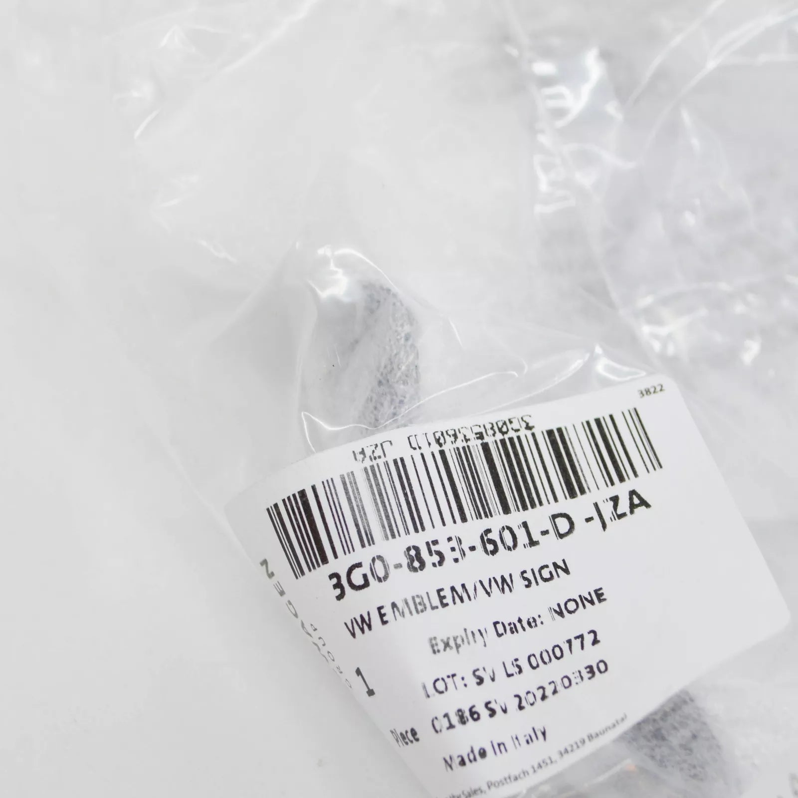 NEW VW PASSAT B8 3G RADIATOR GRILLE LOGO EMBLEM 3G0853601DJZA ORIGINAL