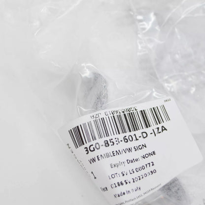 NEW VW PASSAT B8 3G RADIATOR GRILLE LOGO EMBLEM 3G0853601DJZA ORIGINAL