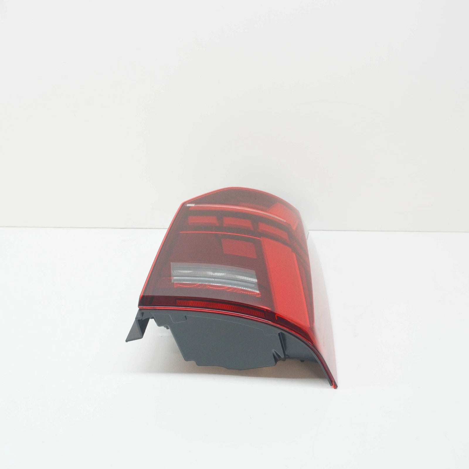 NEW VW MULTIVAN TRANSPORTER REAR RIGHT TAILLIGHT 7LA945208C ORIGINAL