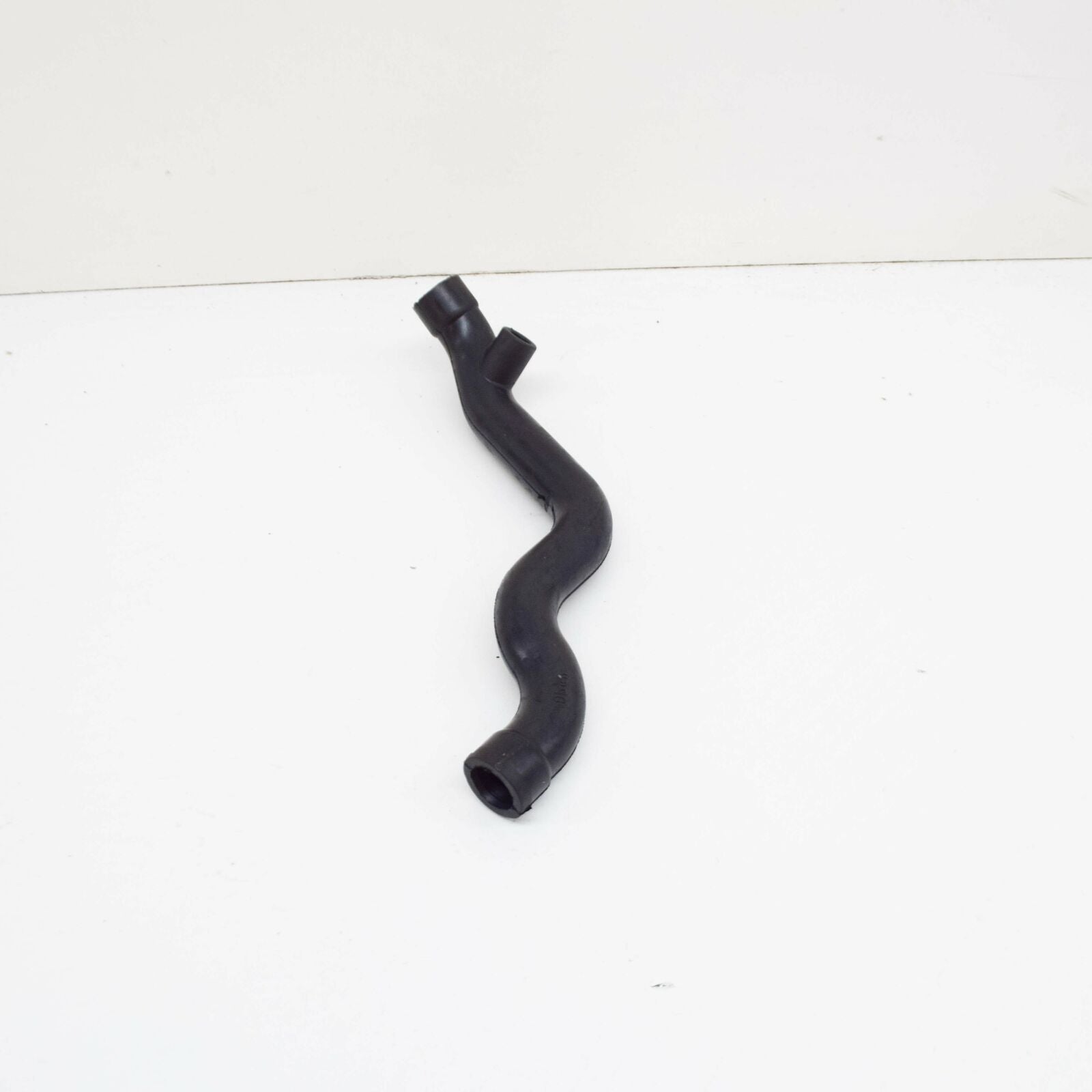 NEW MERCEDES-BENZ C W203 ENGINE CRANKCASE BREATHER HOSE A1120180682 ORIGINAL