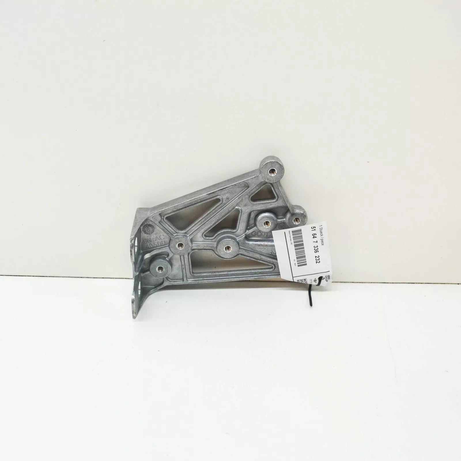 NEW BMW I8 I12 FRONT BRACE RIGHT BRACKET 51647336232 ORIGINAL