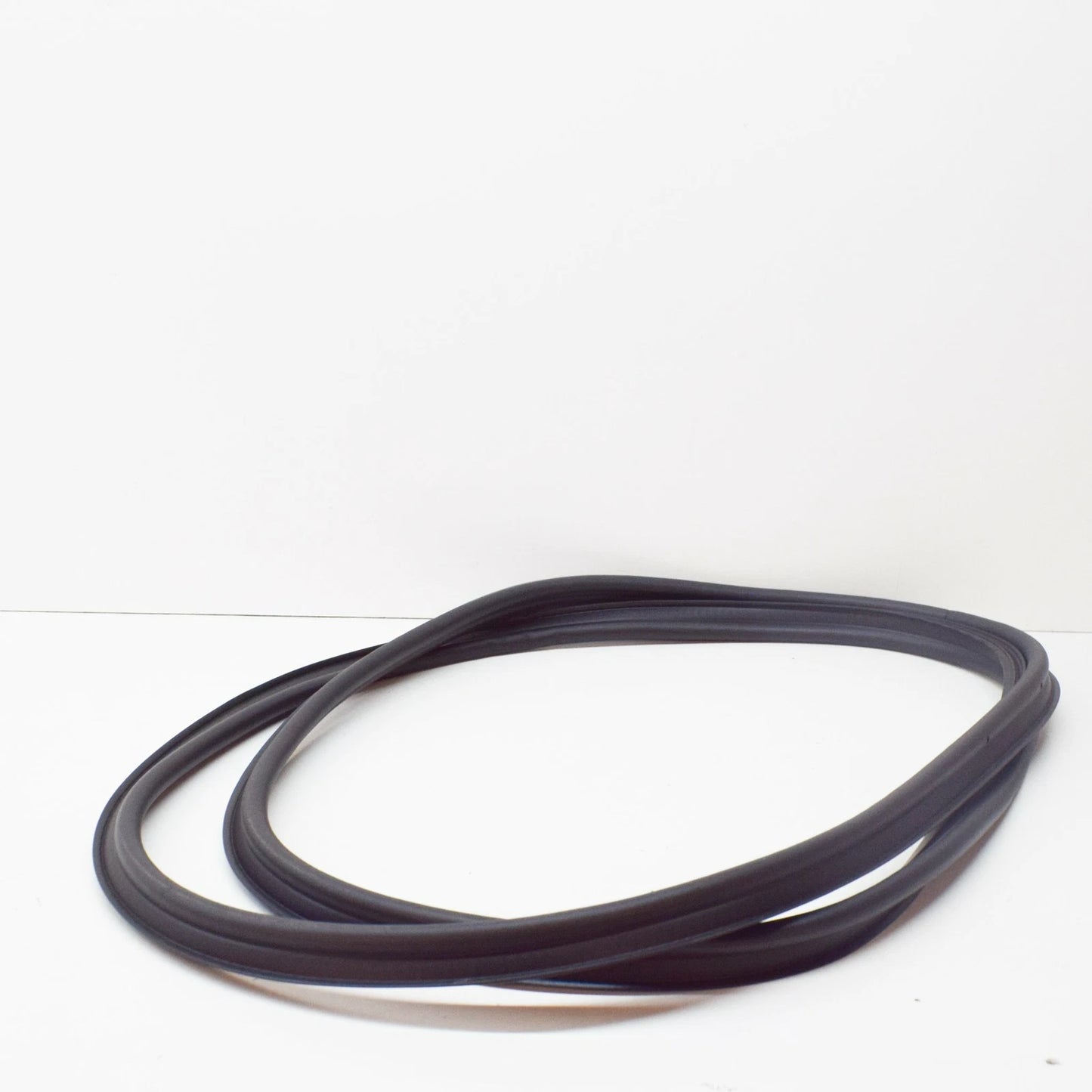 NEW MERCEDES-BENZ E W211 REAR LID SEAL A2117500398 ORIGINAL