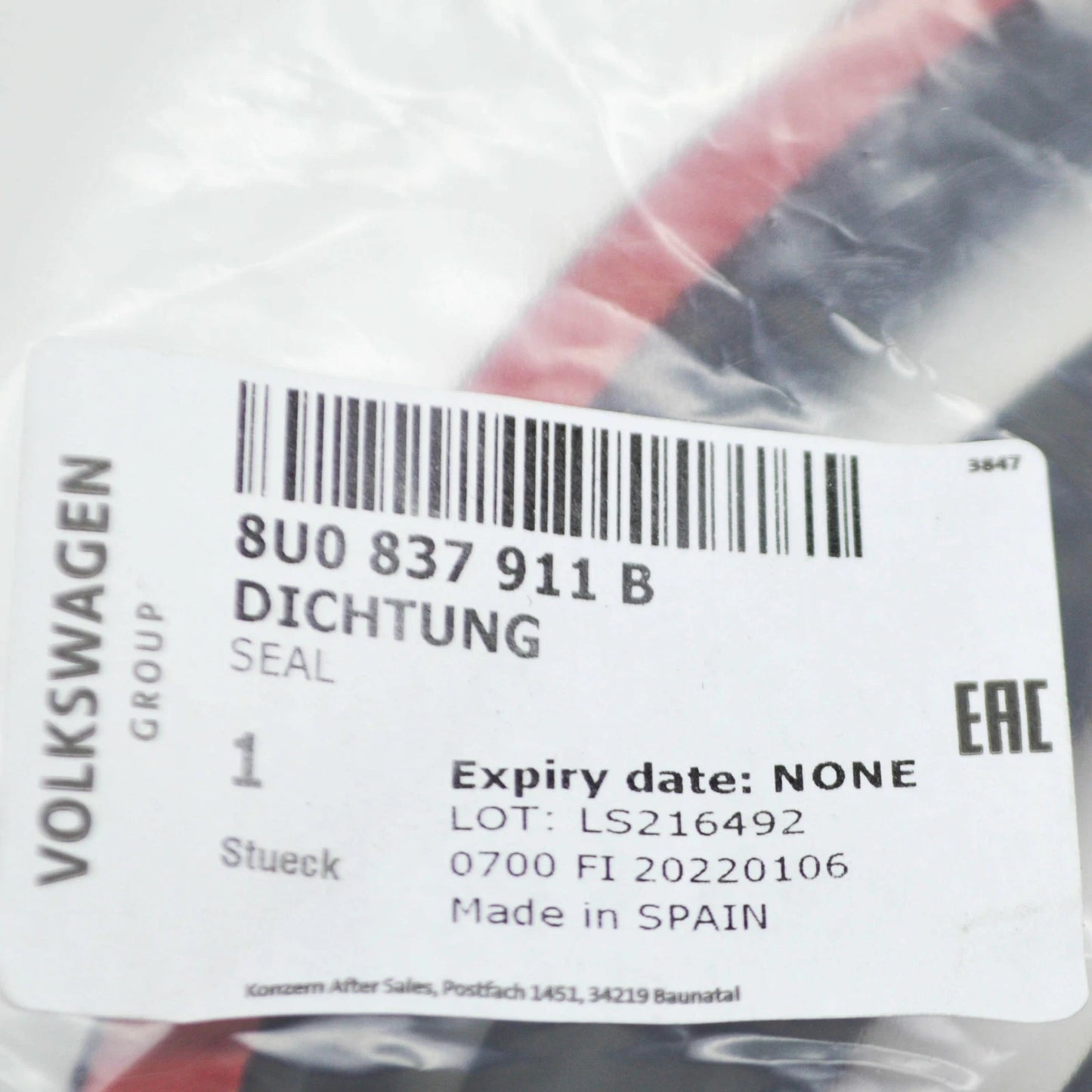 NEW AUDI Q3 8U FRONT LEFT OUTER DOOR SEAL RUBBER 8U0837911B