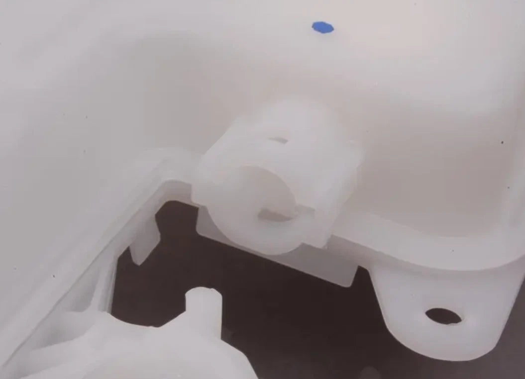 NEW BMW 1 E82 WINDSHIELD WASHER FLUID RESERVOIR 61677238668 7238668 ORIGINAL