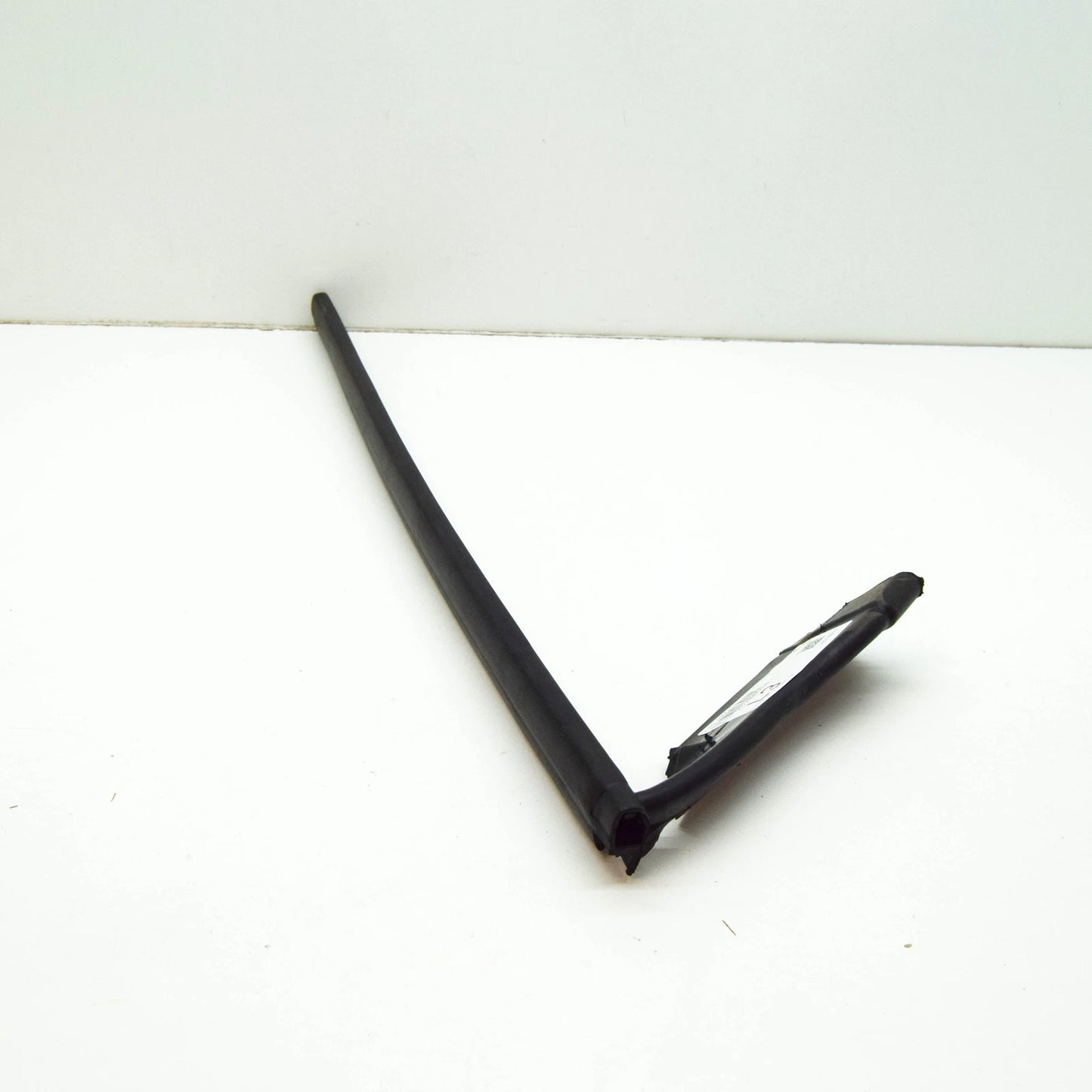 NEW MERCEDES-BENZ E W212 ENGINE COMPARTMENT LEFT SIDE SEAL A2126280598 ORIGINAL