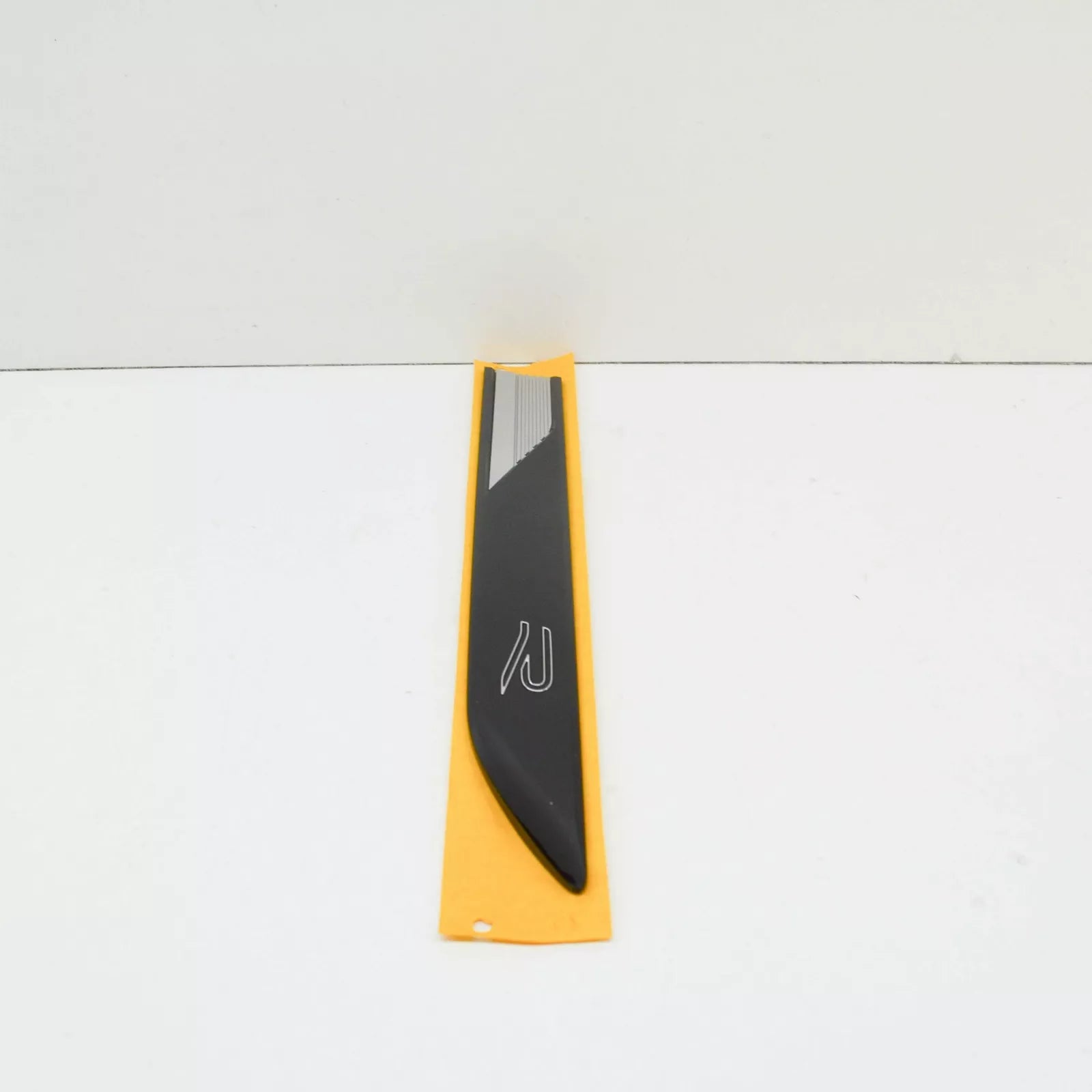 NEW VW TIGUAN AD MK2 FRONT LEFT SIDE R-LINE BADGE 5NA853688KDPJ ORIGINAL