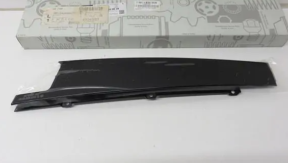 new mercedes-benz b w242 front right door b-pillar trim a2467220200 original