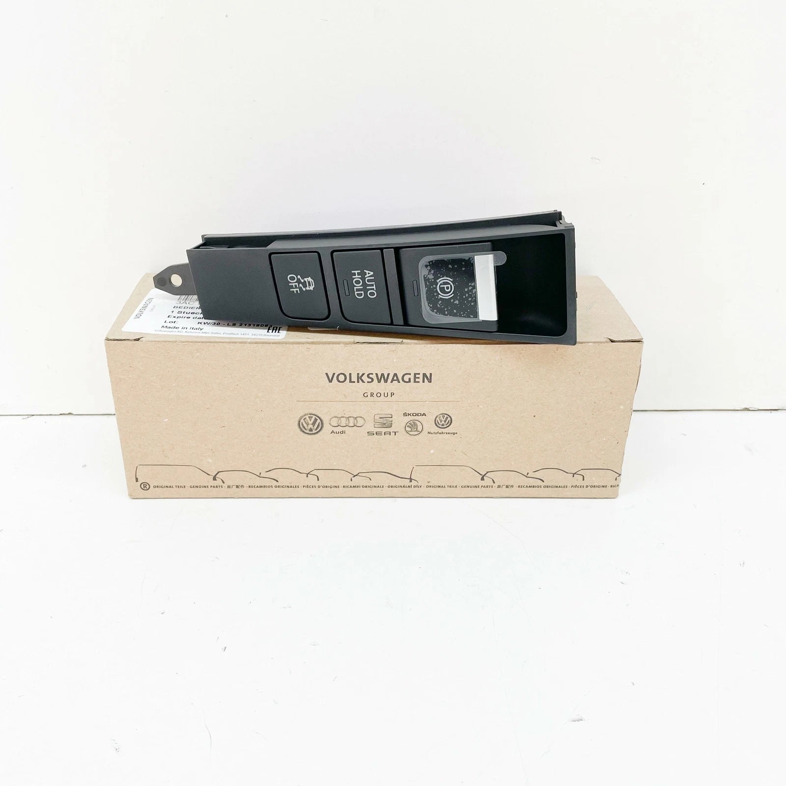 NEW VOLKSWAGEN PASSAT B7 PUSH BUTTON CONTROL PANEL RHD 3AC927238WHS