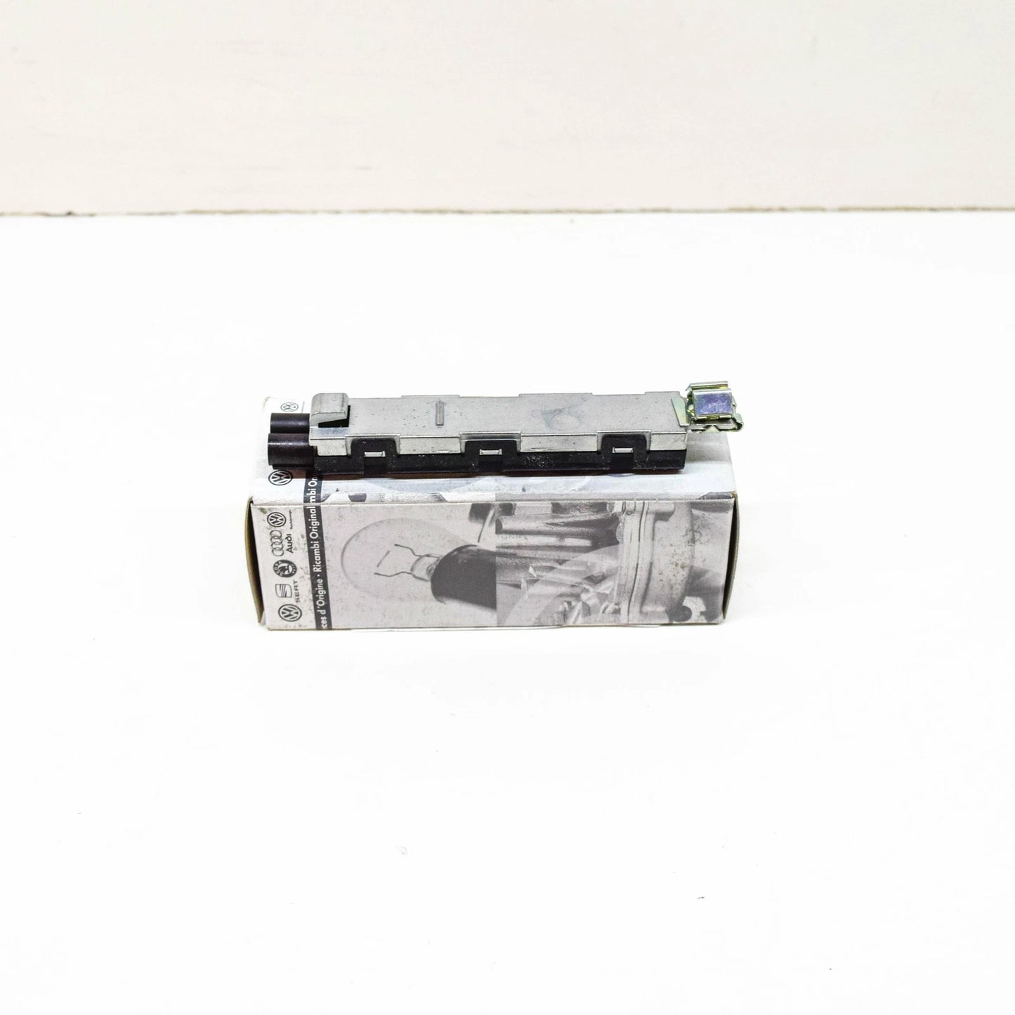 NEW VW GOLF MK6 BOOTLID ANTENNA AMPLIFIER 5K0035552H