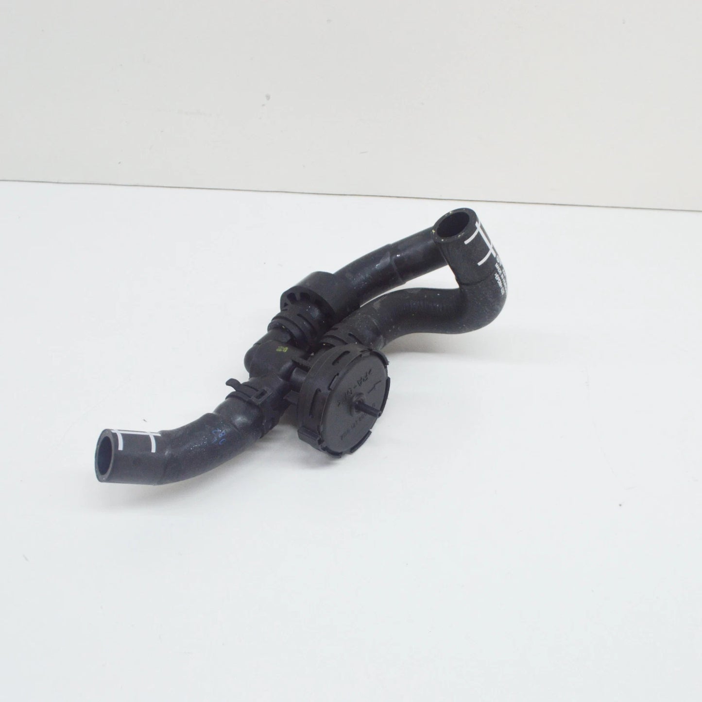 NEW VOLKSWAGEN TOUAREG 7P MK2 COOLANT HOSE WITH VALVE 7P0122073B