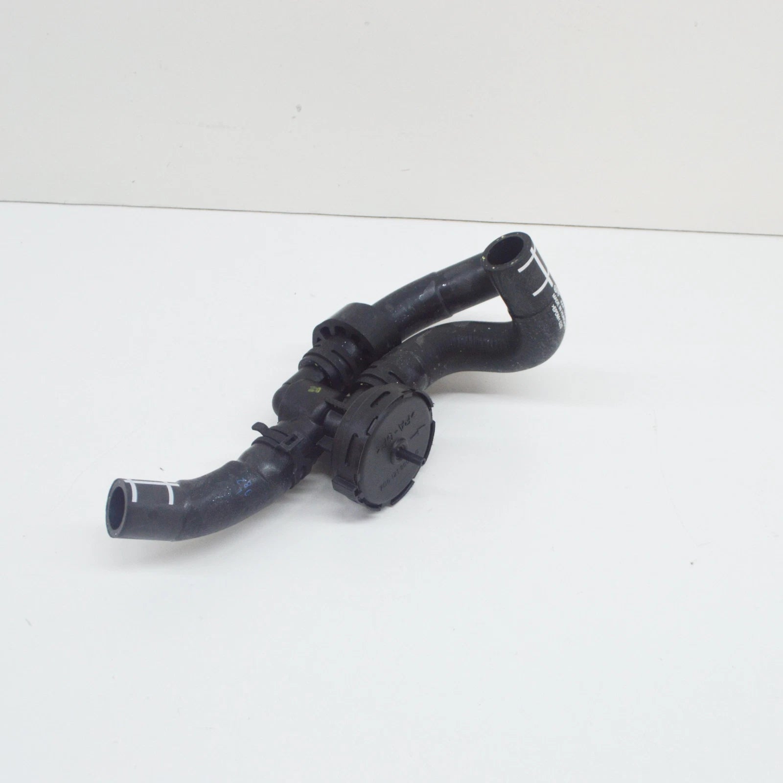 NEW VOLKSWAGEN TOUAREG 7P MK2 COOLANT HOSE WITH VALVE 7P0122073B