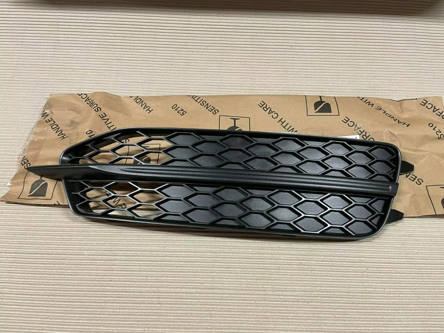 NEW AUDI A6 C7 RIGHT FOG LIGHT SURROUND GRILLE 4G0807682D9B9 2011 S LINE GENUINE