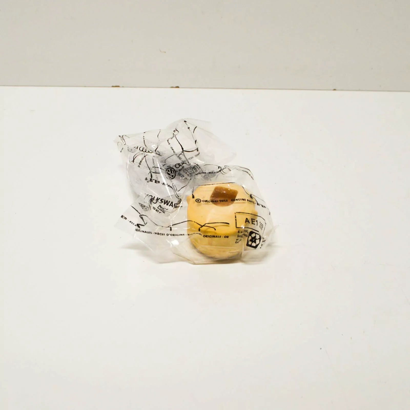 NEW AUDI A4 8E ENGINE STOP BUFFER SNUB MOUNT 8E0199339 ORIGINAL