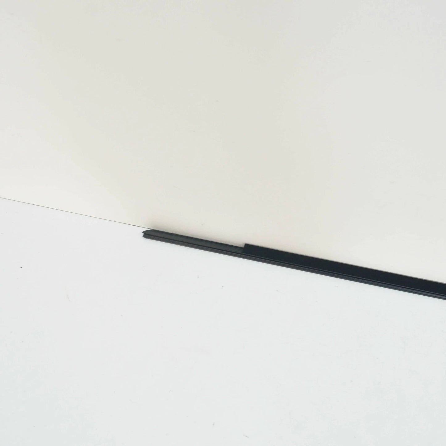 NEW AUDI A3 8P FRONT RIGHT DOOR OUTER WINDOW APERTURE SEAL 8P3837478C