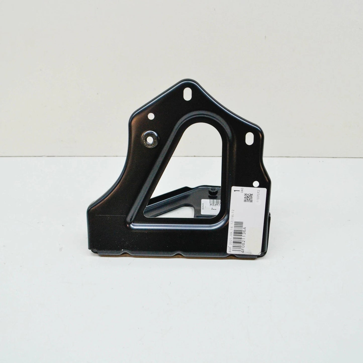 NEW AUDI A6 C6 FRONT RIGHT FENDER BRACE 4F0821136A