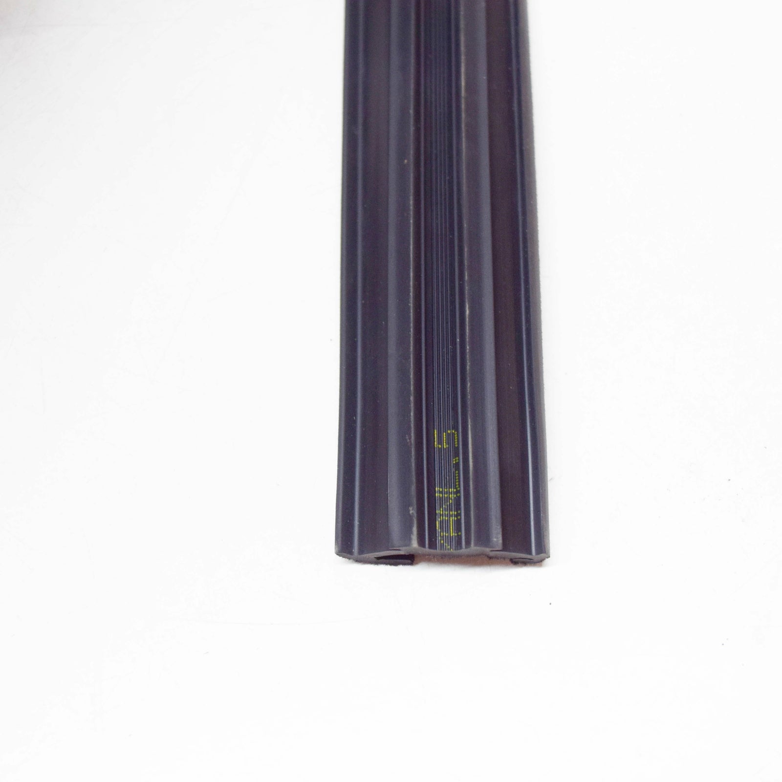 NEW MB E W124 FRONT RIGHT DOOR WINDDOW RUN SEALING A1247250825 ORIGINAL