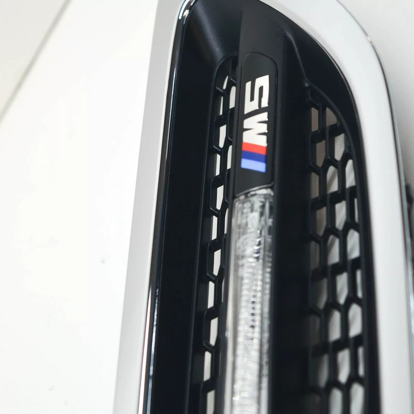 NEW BMW M5 F10 M FRONT RIGHT SIDE PANEL GRILLE TRIM REPEATER 51134805798 OEM