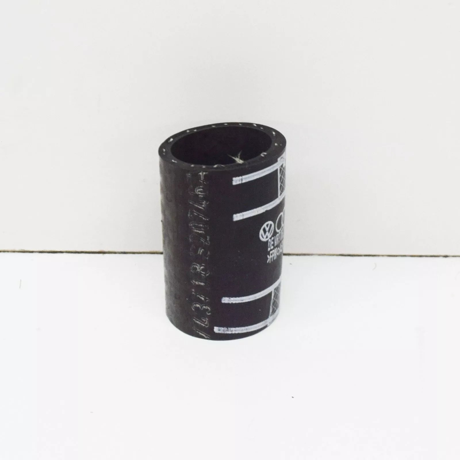 NEW AUDI A4 B7 BREATHER HOSE COUPLER 06D133299C