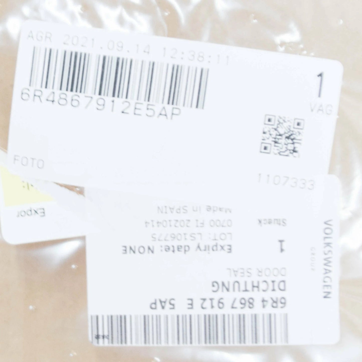 NEW VOLKSWAGEN POLO 6R FRONT RIGHT DOOR SEALING RUBBER 6R4867912E5AP