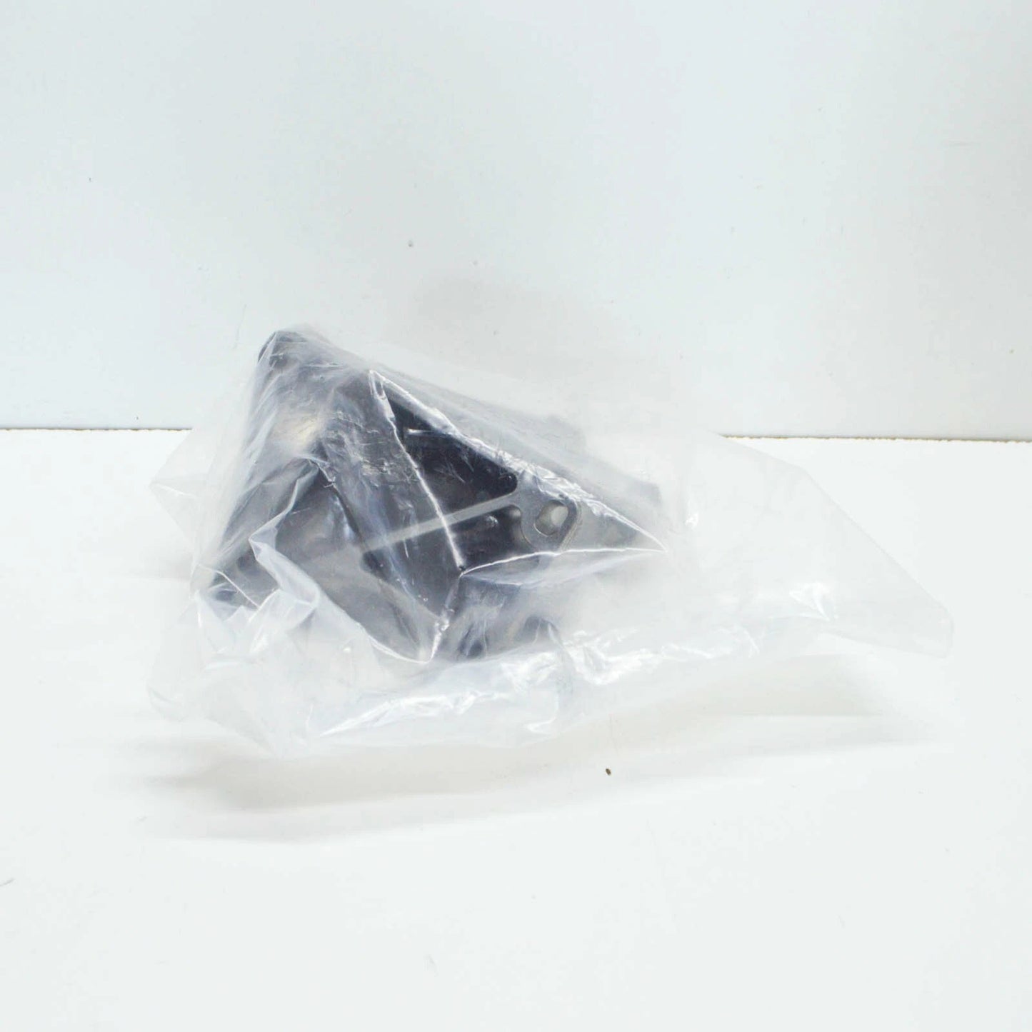 NEW MERCEDES-BENZ C W204 ENGINE BRACKET SUPPORT RIGHT SIDE A2722234604 ORIGINAL