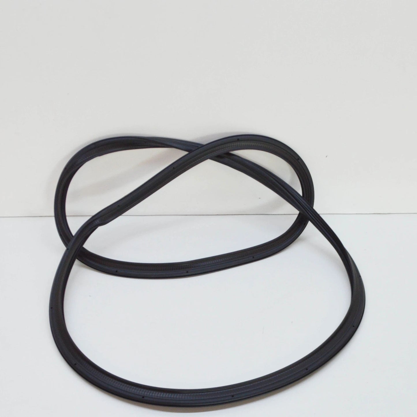 NEW VOLKSWAGEN POLO 6R TAILGATE BOOTLID SEAL RUBBER 6R6827705C ORIGINAL