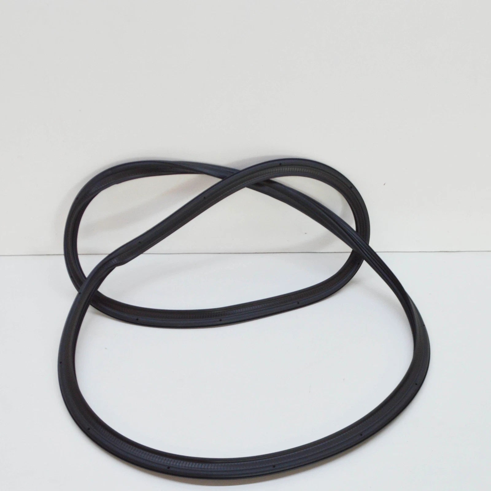 NEW VOLKSWAGEN POLO 6R TAILGATE BOOTLID SEAL RUBBER 6R6827705C ORIGINAL