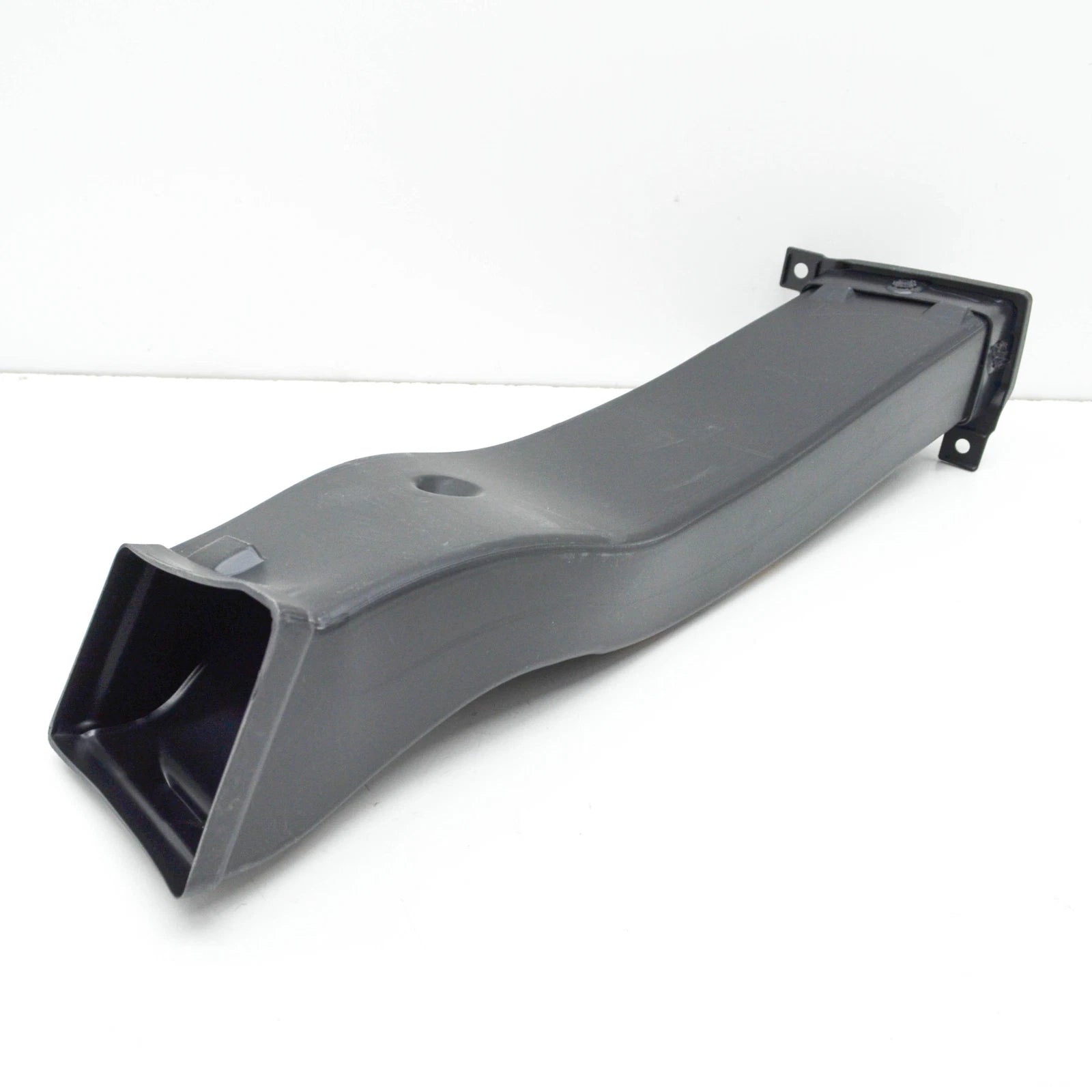 NEW BMW I8 I12 FRONT RIGHT RADIATOR SUPPORT AIR DUCT 51747336226 7336226