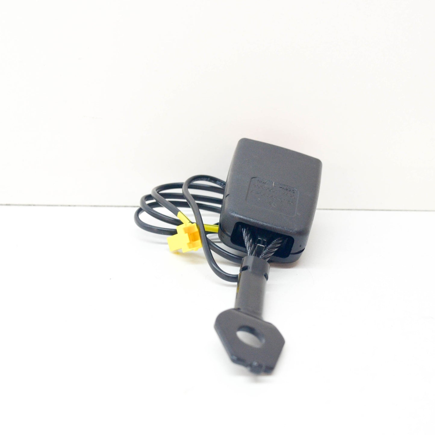 NEW MERCEDES-BENZ C-CLASS W204 FRONT LEFT SEAT BELT BUCKLE A2048600169 ORIGINAL