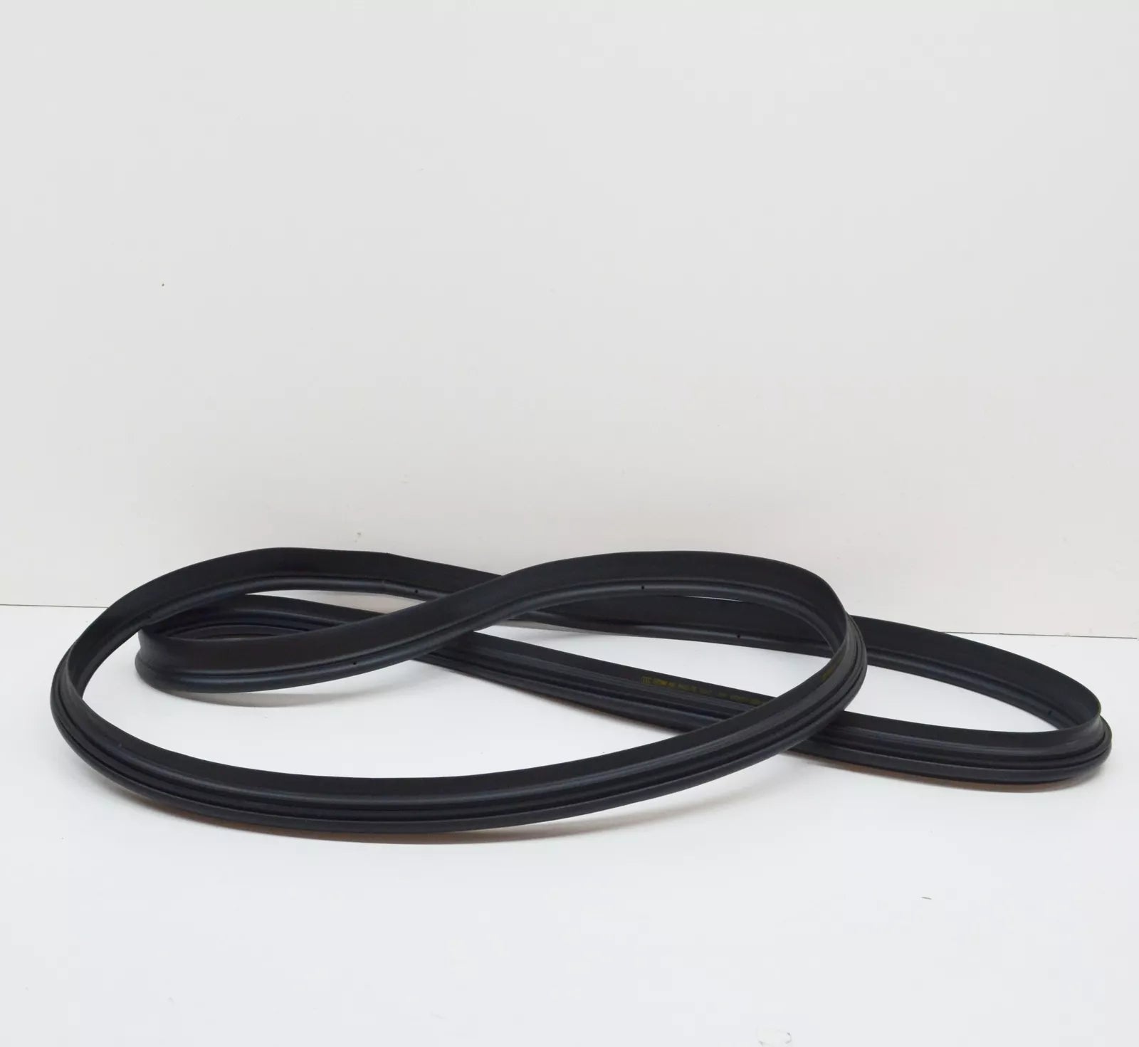 NEW AUDI A3 SPORTBACK 8V REAR TAILGATE WEATHERSTRIP 8V4827705