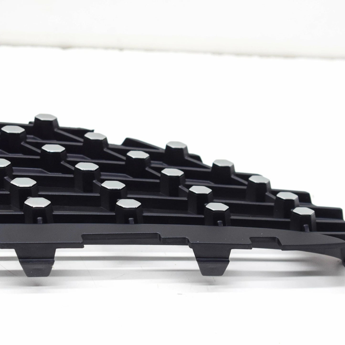 NEW MB A W177 RIGHT LOWER RADIATPR GRILLE PART TRIM A1778884000