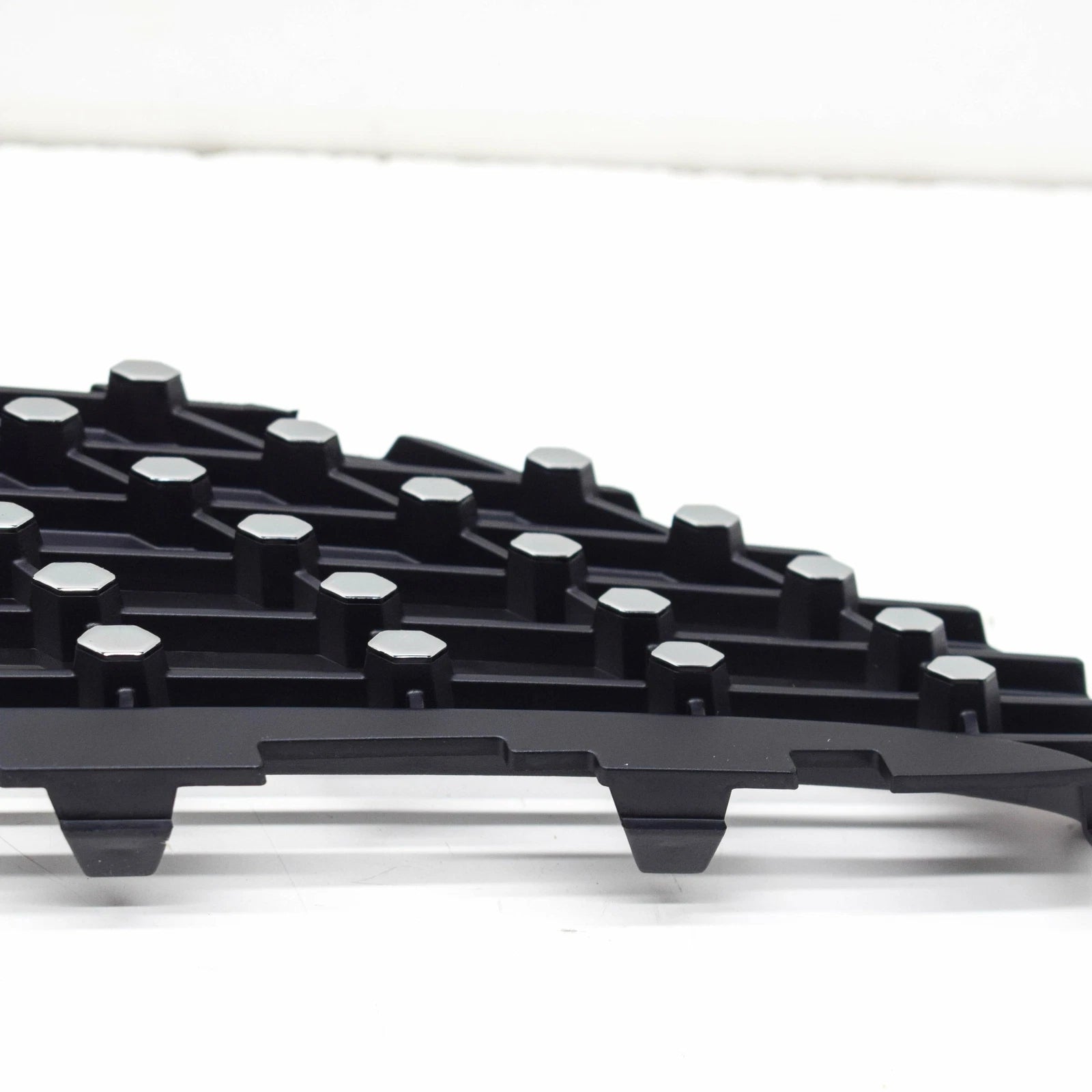 NEW MB A W177 RIGHT LOWER RADIATPR GRILLE PART TRIM A1778884000