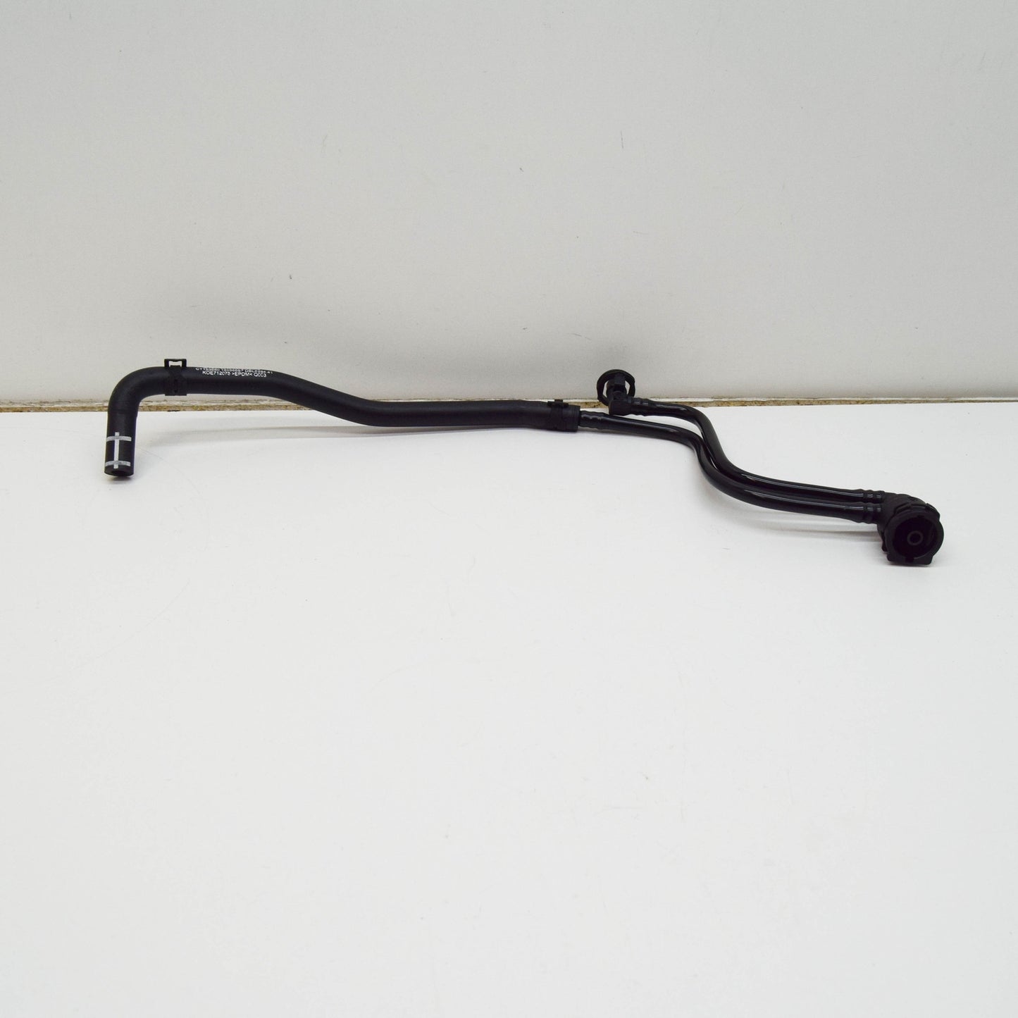 NEW MERCEDES-BENZ CLS C257 EXPANSION RESERVOIR VENT LINE A2575010100 ORIGINAL