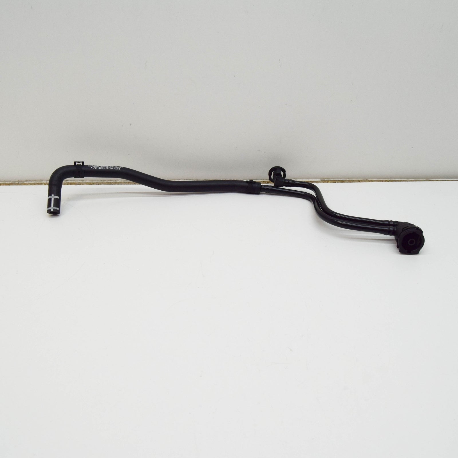 NEW MERCEDES-BENZ CLS C257 EXPANSION RESERVOIR VENT LINE A2575010100 ORIGINAL