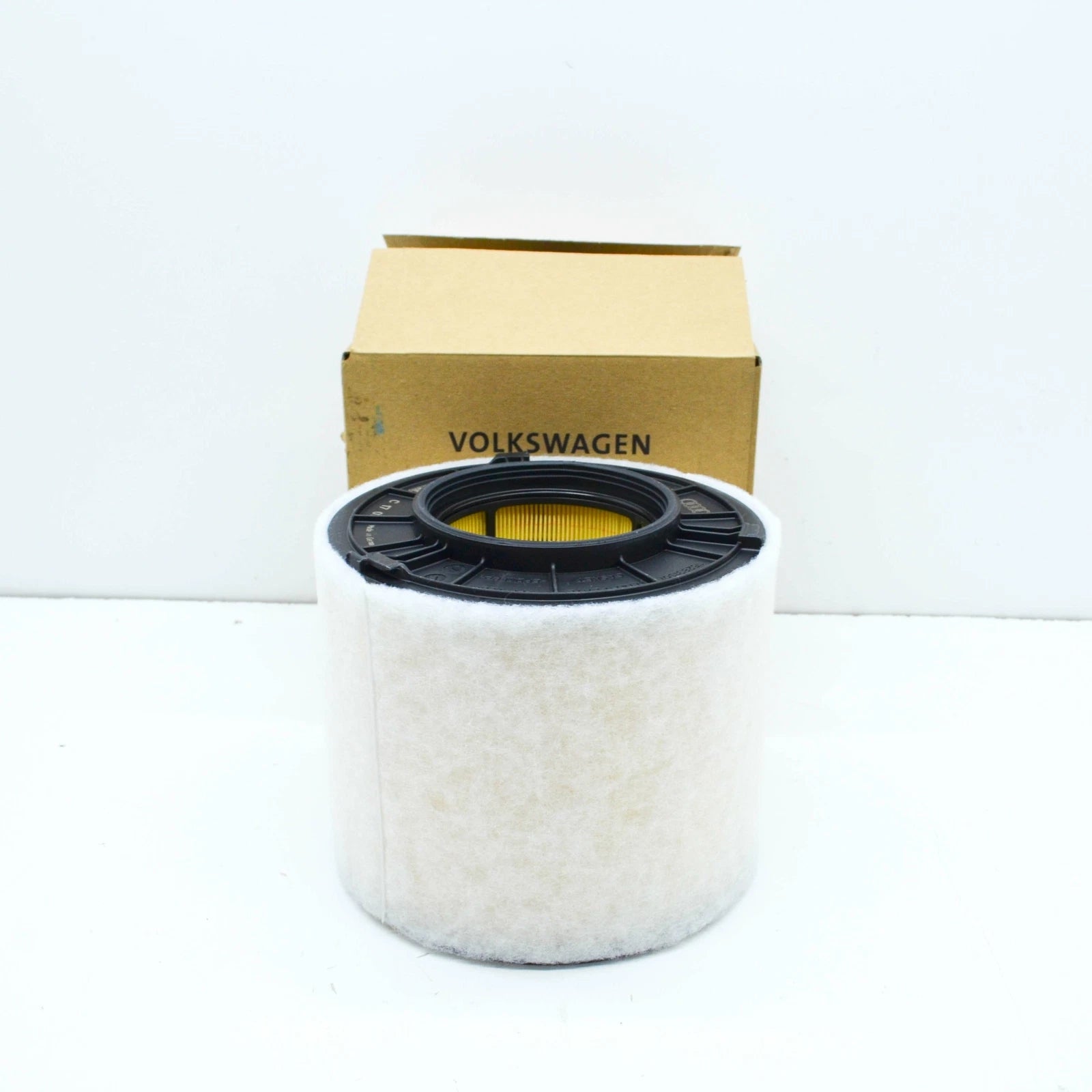 NEW AUDI A4 B9 AIR FILTER ELEMENT 8W0133843