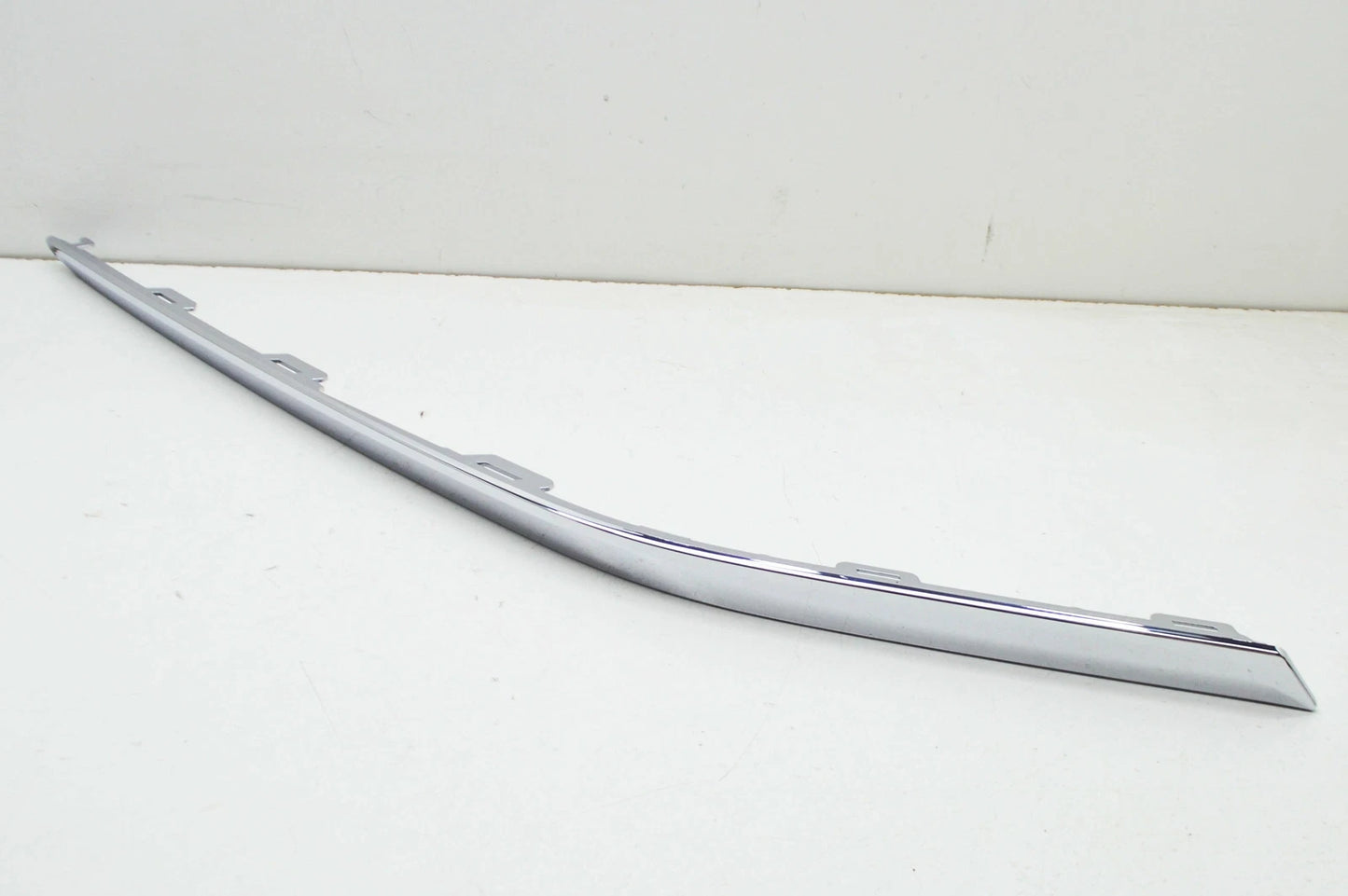 NEW VOLKSWAGEN PHAETON 3D FRONT RIGHT BUMPER MOLDING STRIP 3D0807718G2ZZ