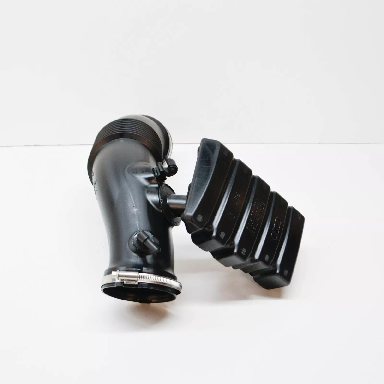 NEW AUDI Q5 8R INTAKE HOSE RESONATOR 06E129629S