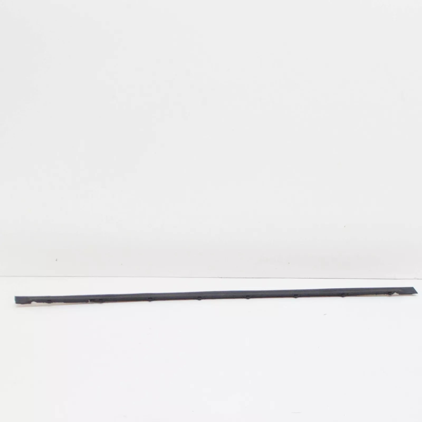 NEW MERCEDES-BENZ GLE W166 FRONT RH LOWER DOOR COVER STRIP A1666980262 ORIGINAL