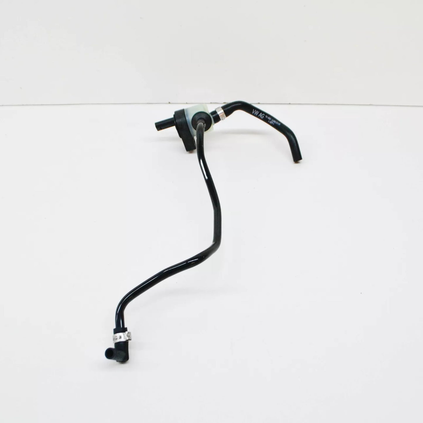 NEW AUDI Q5 8R BREATHER PIPE 06E103207AP / 06E-103-207-AP