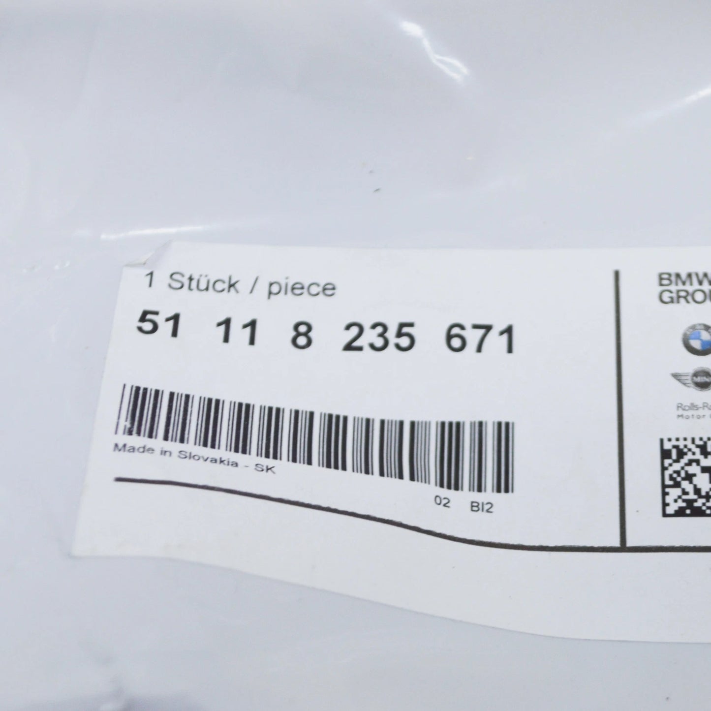 NEW BMW 5 E39 FRONT BUMPER LOWER CENTER GRILLE 51118235671 ORIGINAL