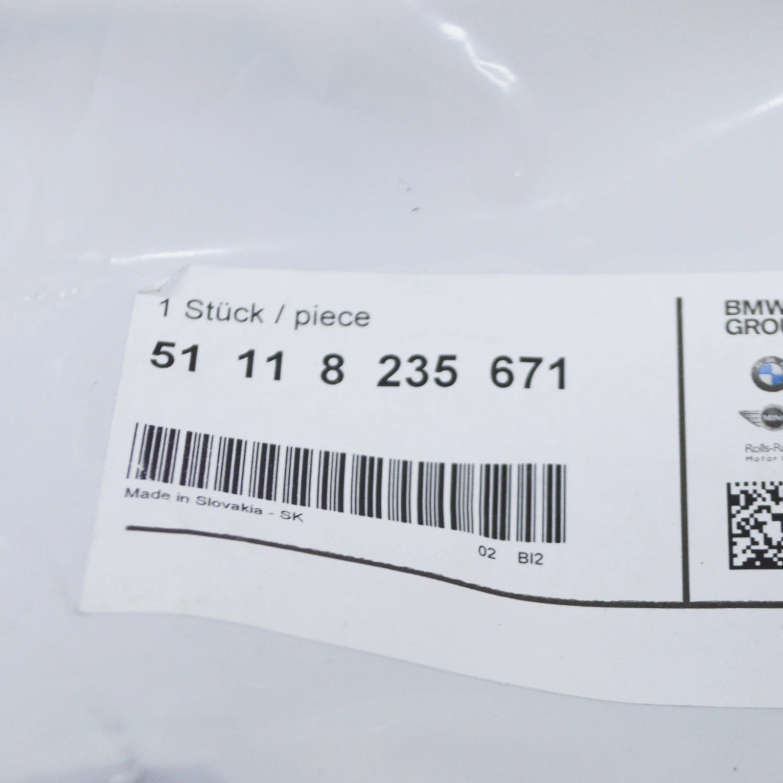 NEW BMW 5 E39 FRONT BUMPER LOWER CENTER GRILLE 51118235671 ORIGINAL