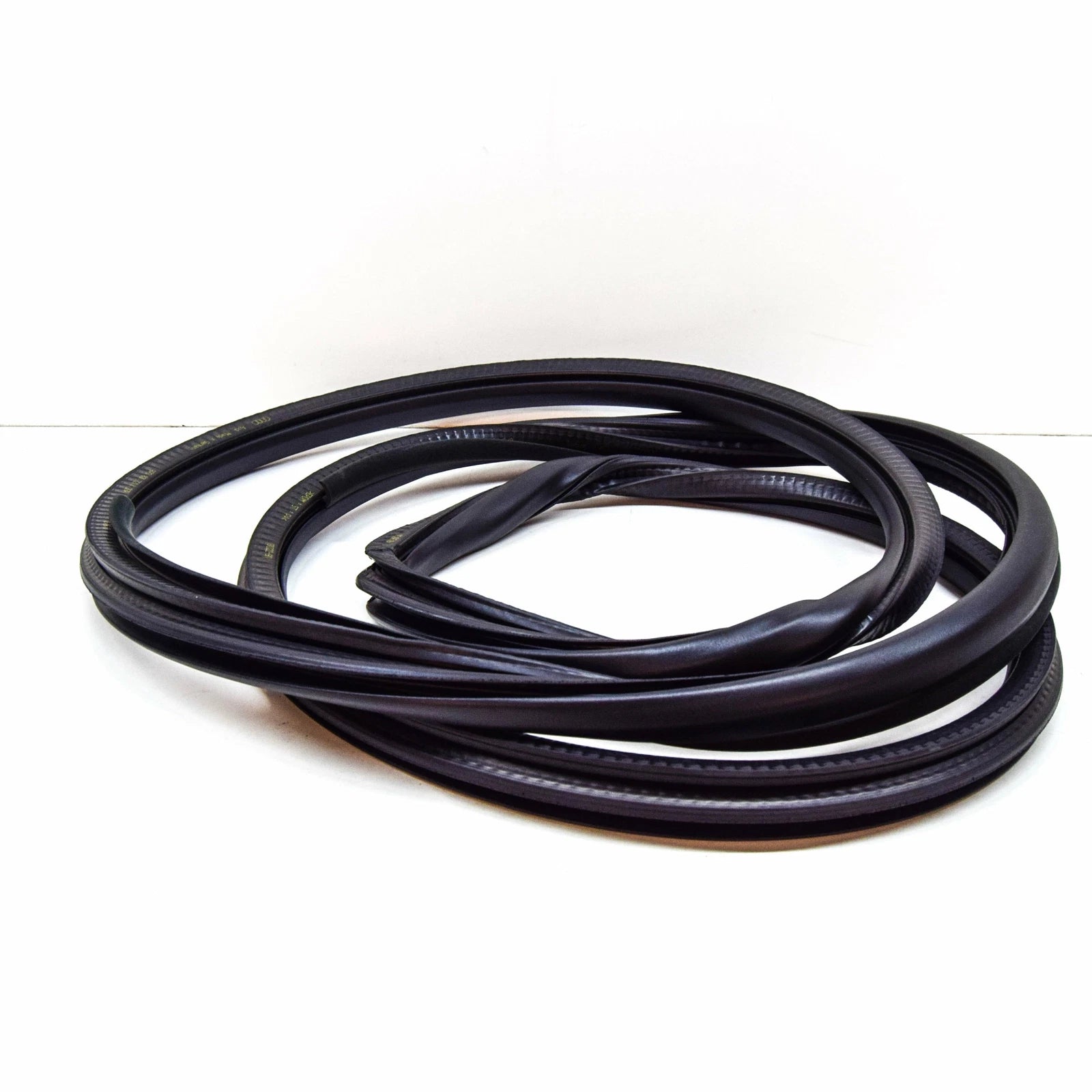 NEW AUDI A3 8P FRONT DOOR INNER SEAL 8P3831721K28P