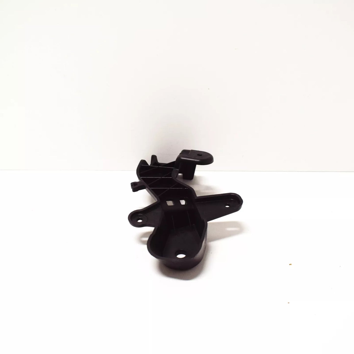 NEW MERCEDES BENZ C S205 T-MODEL REAR LEFT BUMPER BRACKET A2058852414