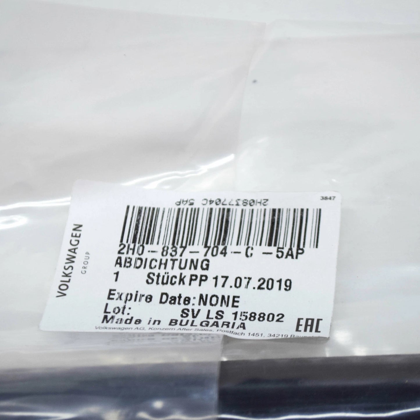 NEW VW AMAROK 2H FRONT RIGHT OUTER DOOR WINDOW MOLDING 2H0837704C5AP ORIGINAL