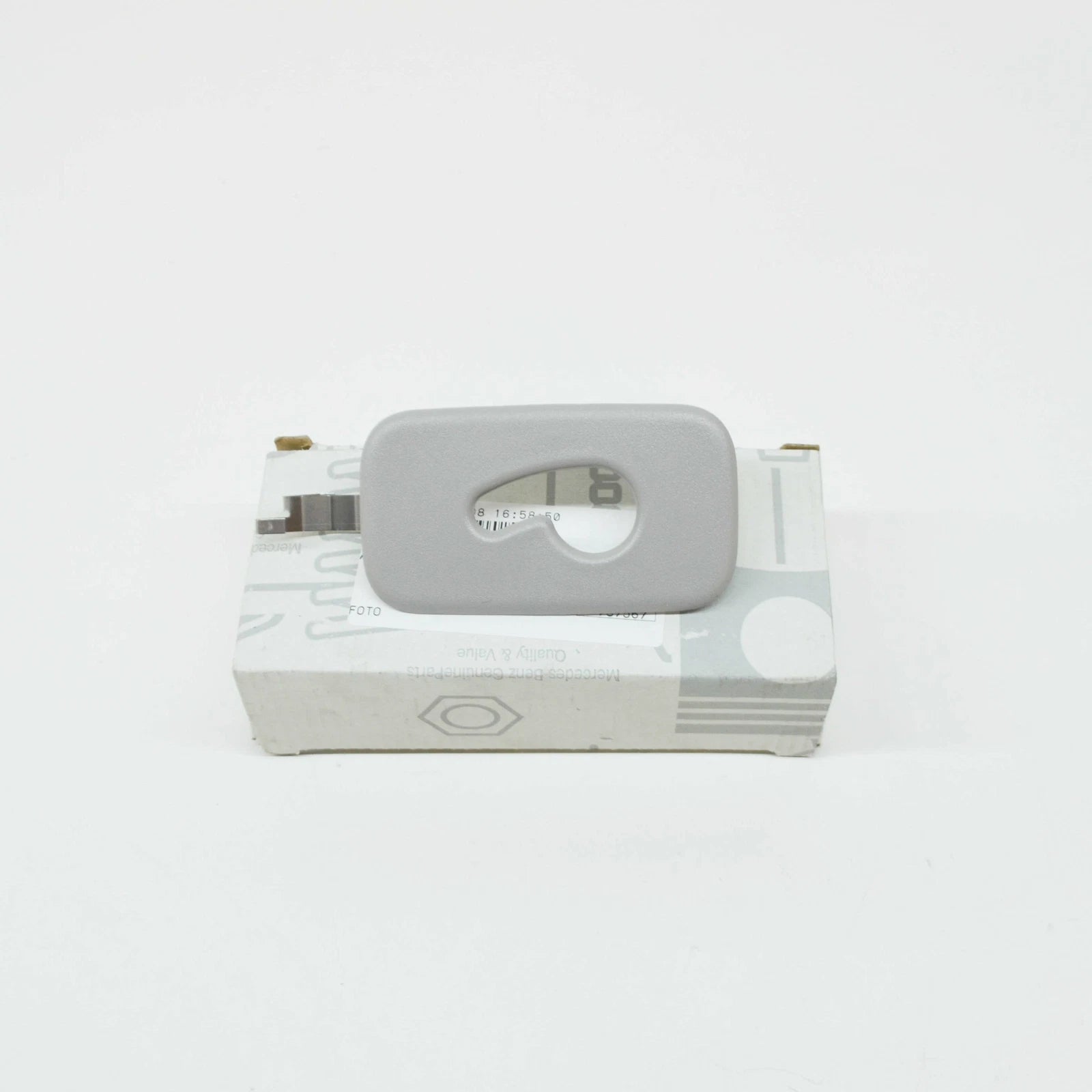 NEW MB GLK X204 LUGGAGE COMPARTMENT REAR RIGHT COVER A20486914087E94 ORIGINAL